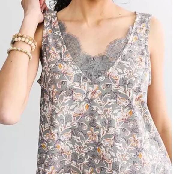 Daytrip by Buckle Floral Lace Trim Top – Size Small – Excellent Condition! - Picture 10 of 10